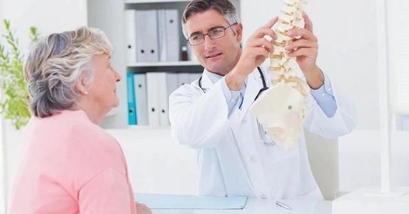 Người cao tuổi tập vận động nhẹ phòng loãng xương