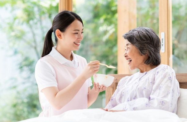 Điều dưỡng chăm sóc y tế cho người cao tuổi