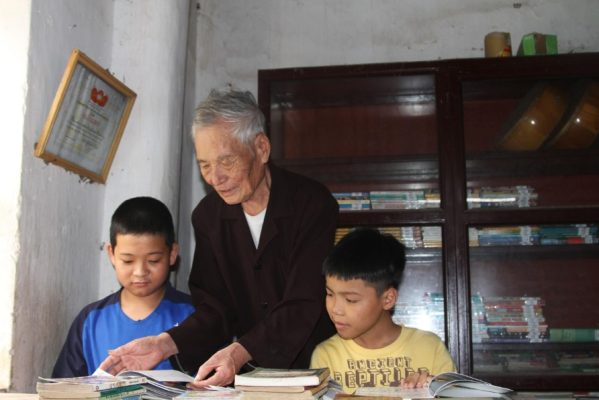giup-nguoi-gia-khong-co-don