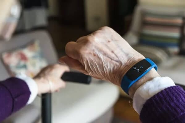 huong-dan-cham-soc-nguoi-cao-tuoi-tu-xa