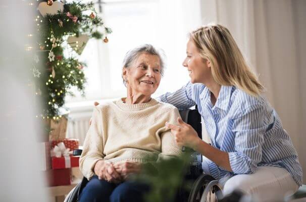 tham-nguoi-cao-tuoi-trong-vien-duong-lao