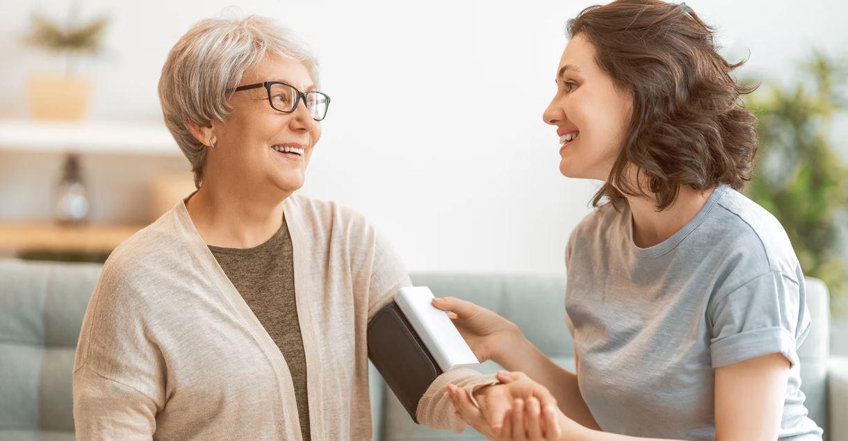 cham-soc-nguoi-gia-bi-cao-huyet-ap