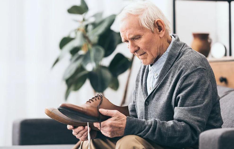 cham-soc-nguoi-gia-bi-lan