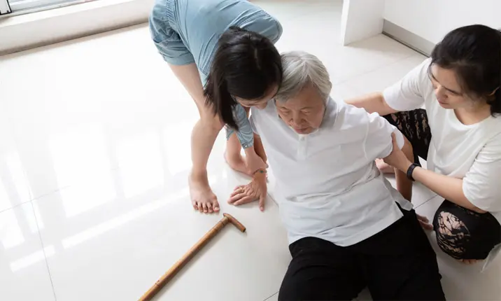 chăm sóc người già bị loãng xương